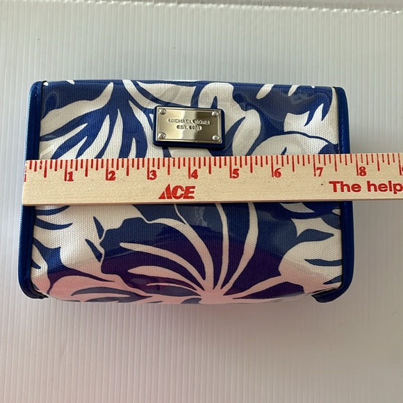 NWOT Michael Kors Eliza Blue White Floral Plastic Covered Canvas Makeup Pouch - Picture 8 of 12